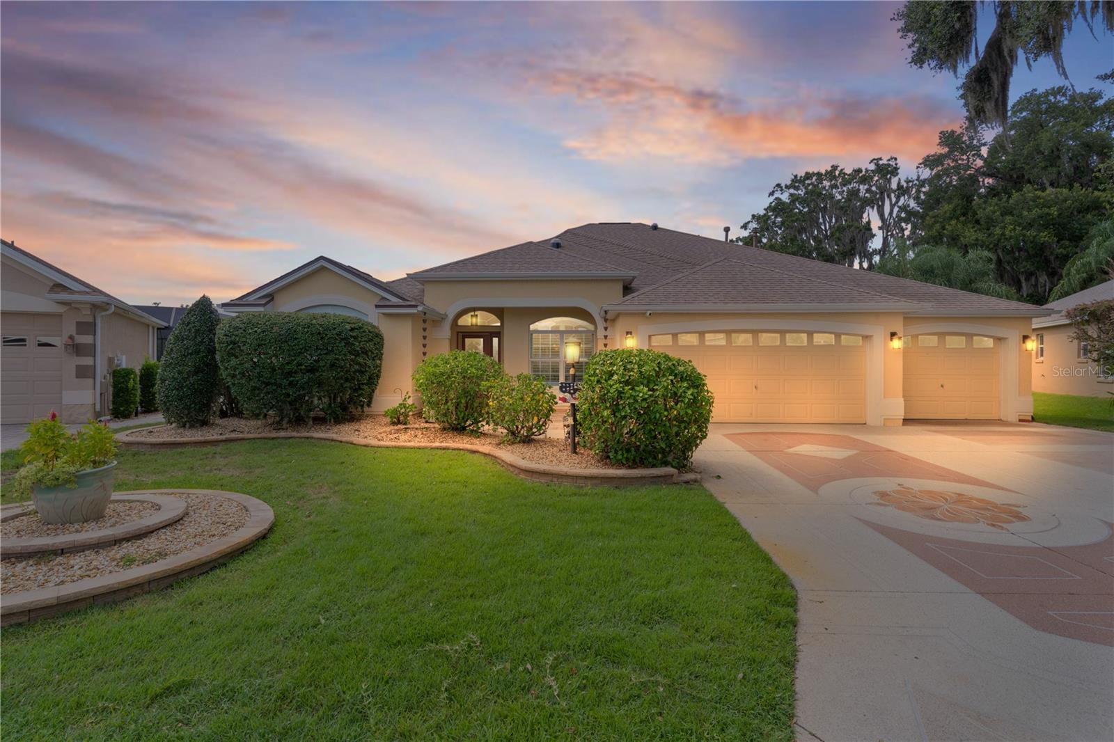 Listing photo id 0 for 1348 Patrick Place