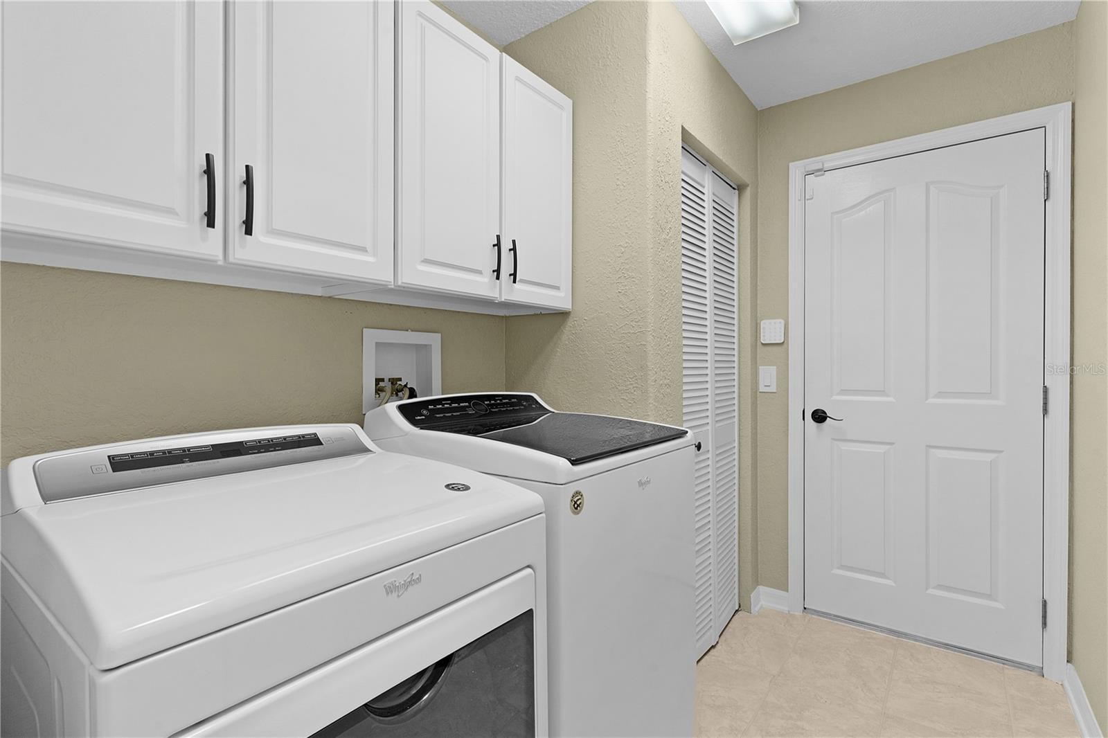 Listing photo id 24 for 1348 Patrick Place