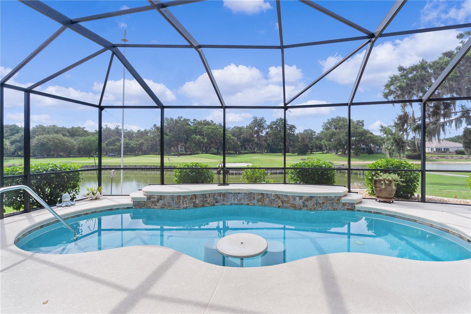 Listing photo id 1 for 1348 Patrick Place