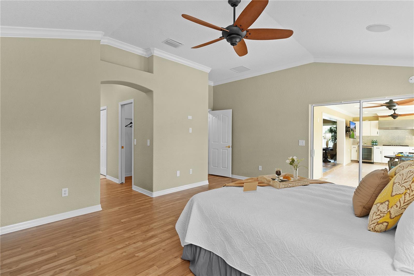 Listing photo id 29 for 1348 Patrick Place