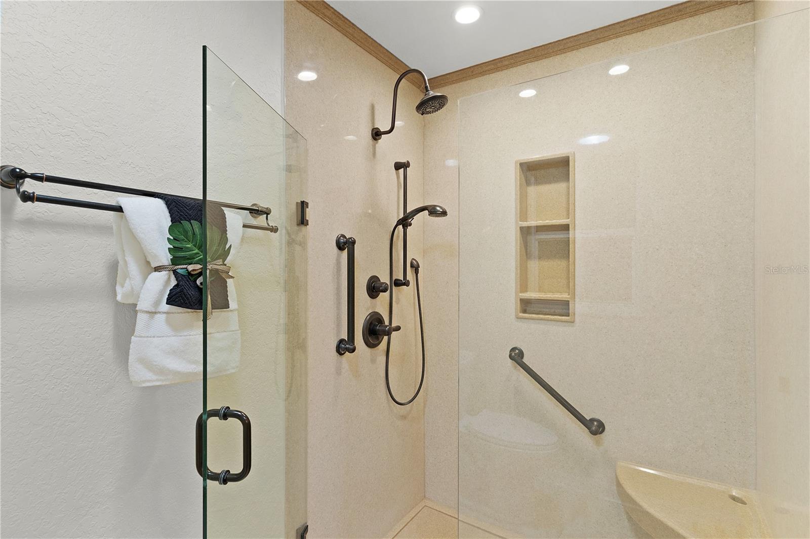 Listing photo id 32 for 1348 Patrick Place
