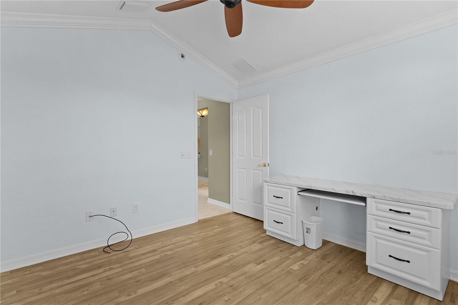 Listing photo id 34 for 1348 Patrick Place