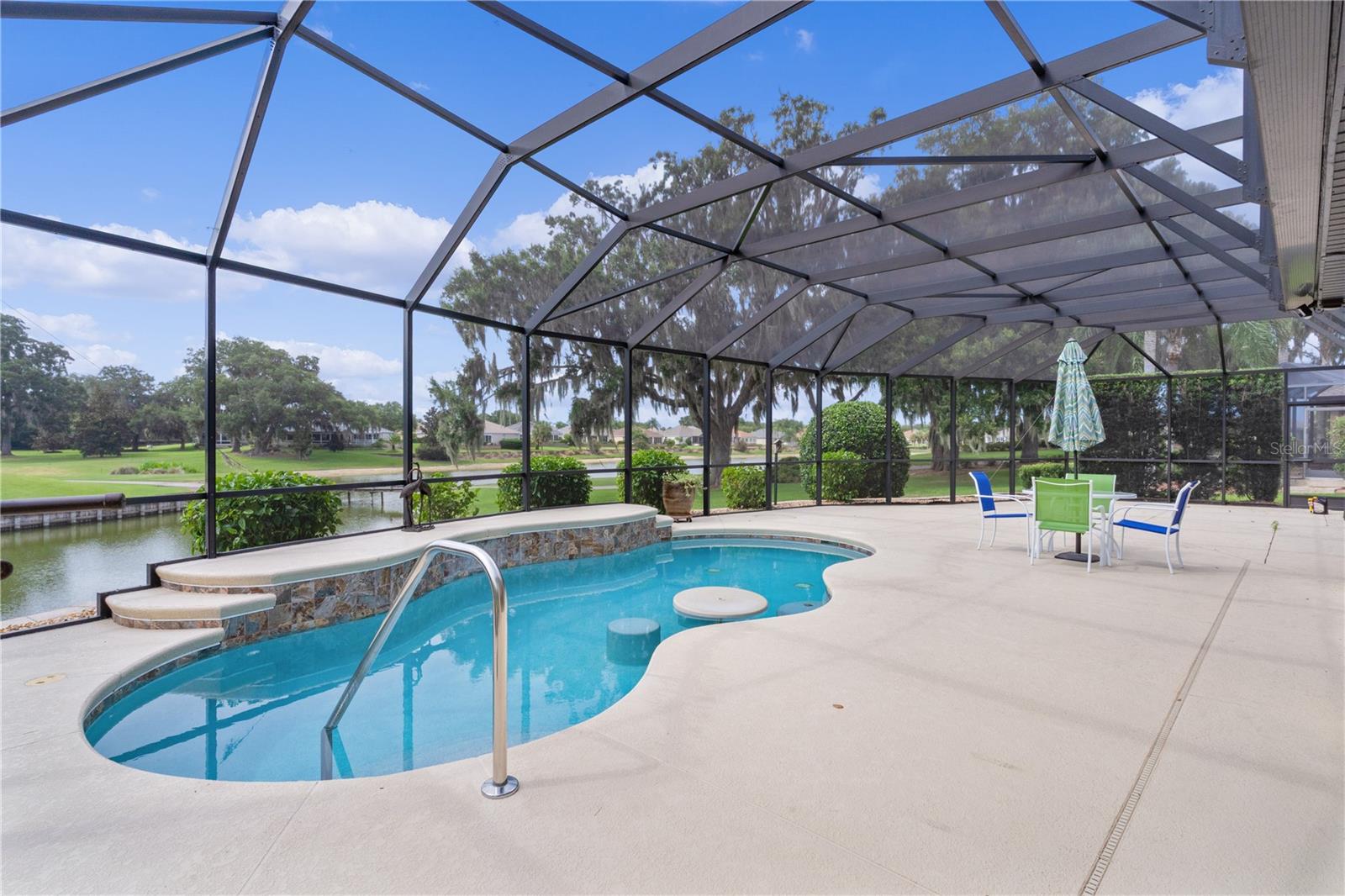 Listing photo id 42 for 1348 Patrick Place