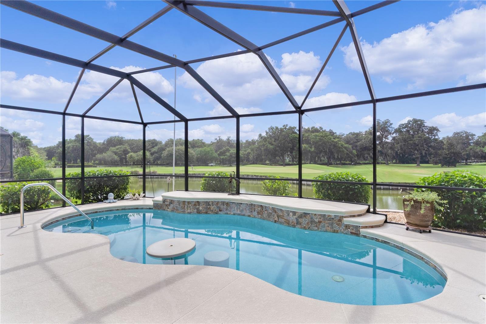 Listing photo id 60 for 1348 Patrick Place