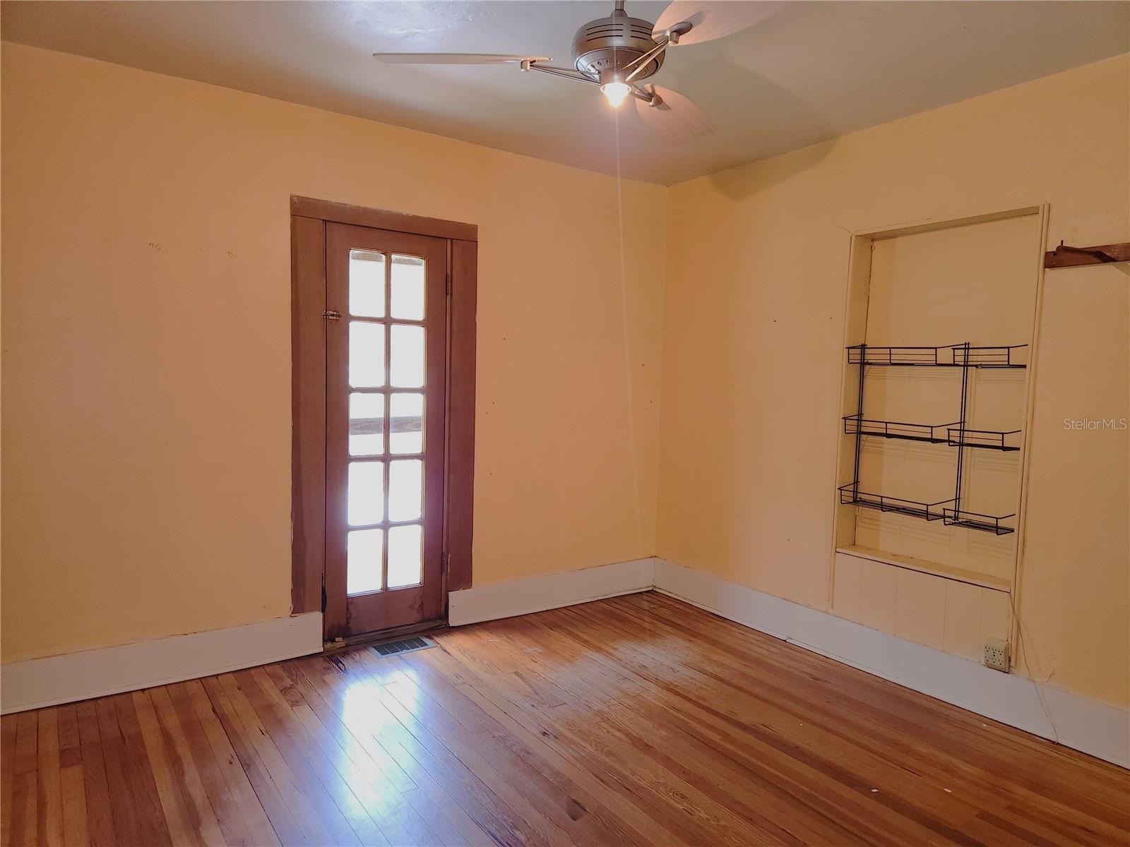 Image 33 of 63 For 308 Sunnyside Dr