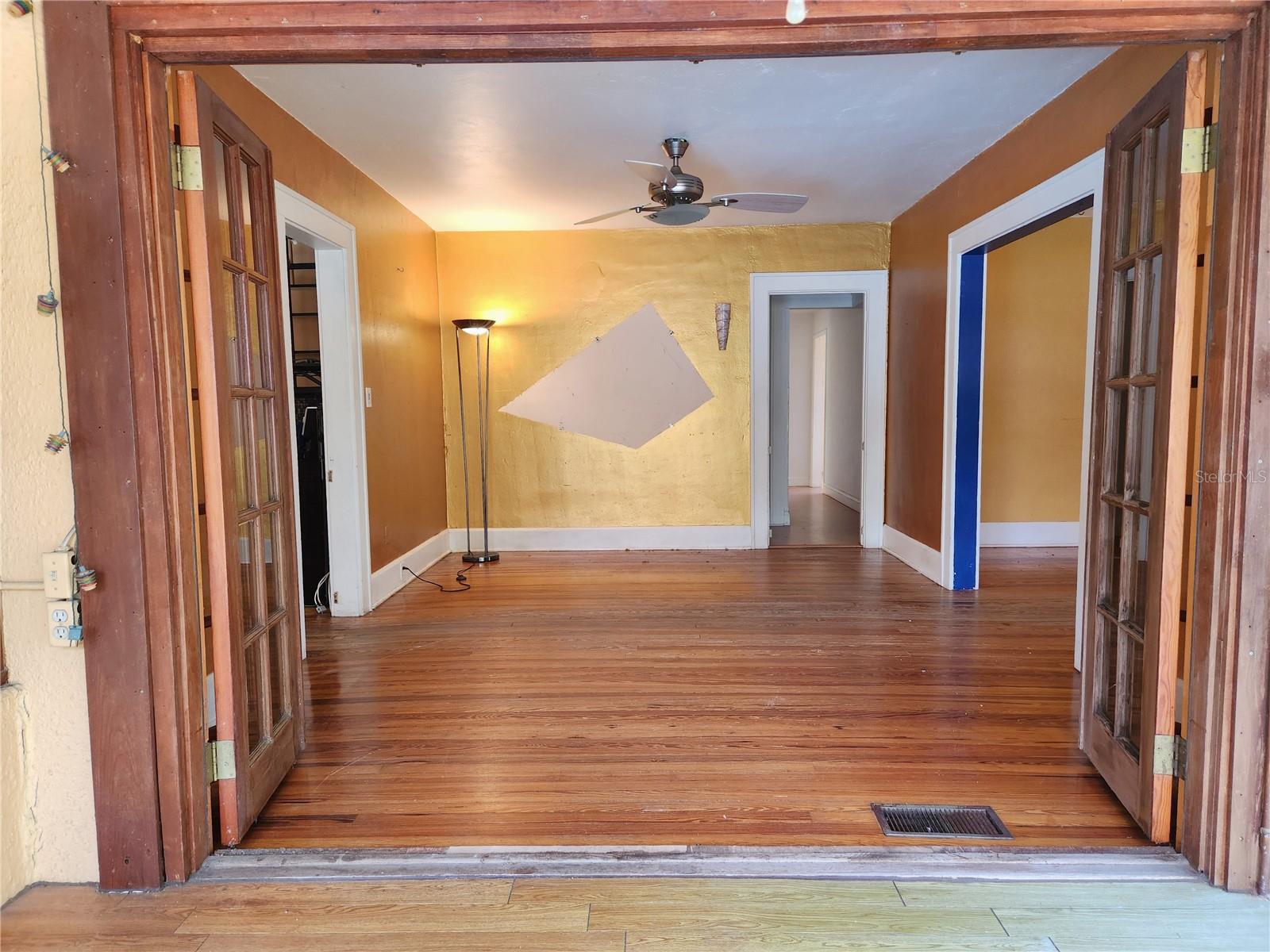 Image 38 of 63 For 308 Sunnyside Dr