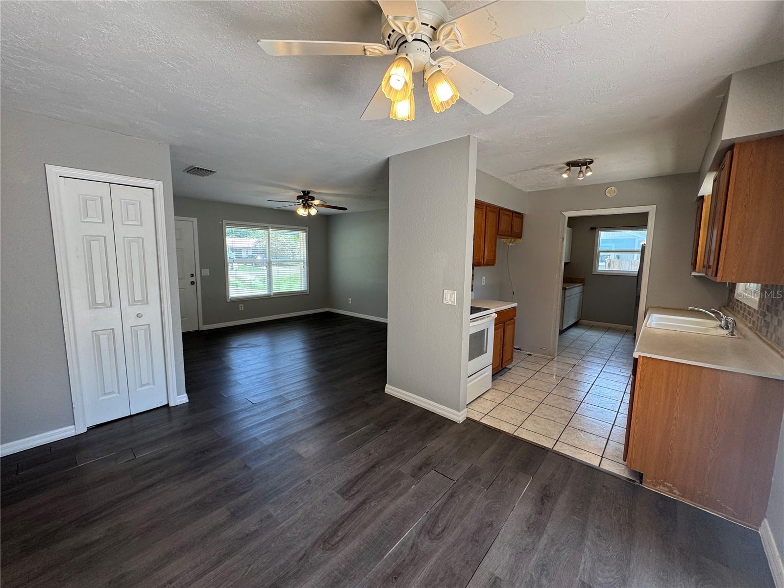 Image 10 of 27 For 14466 45th Court