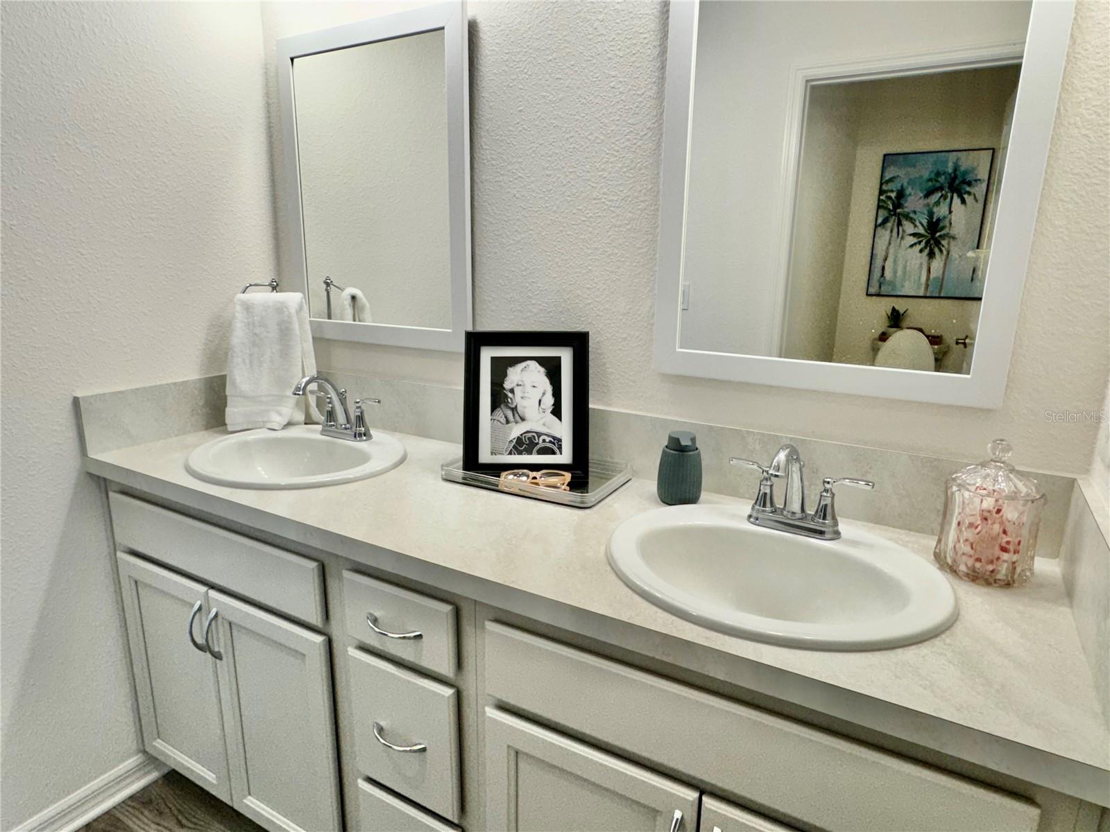 Image 17 of 35 For 7394 Lussier Court