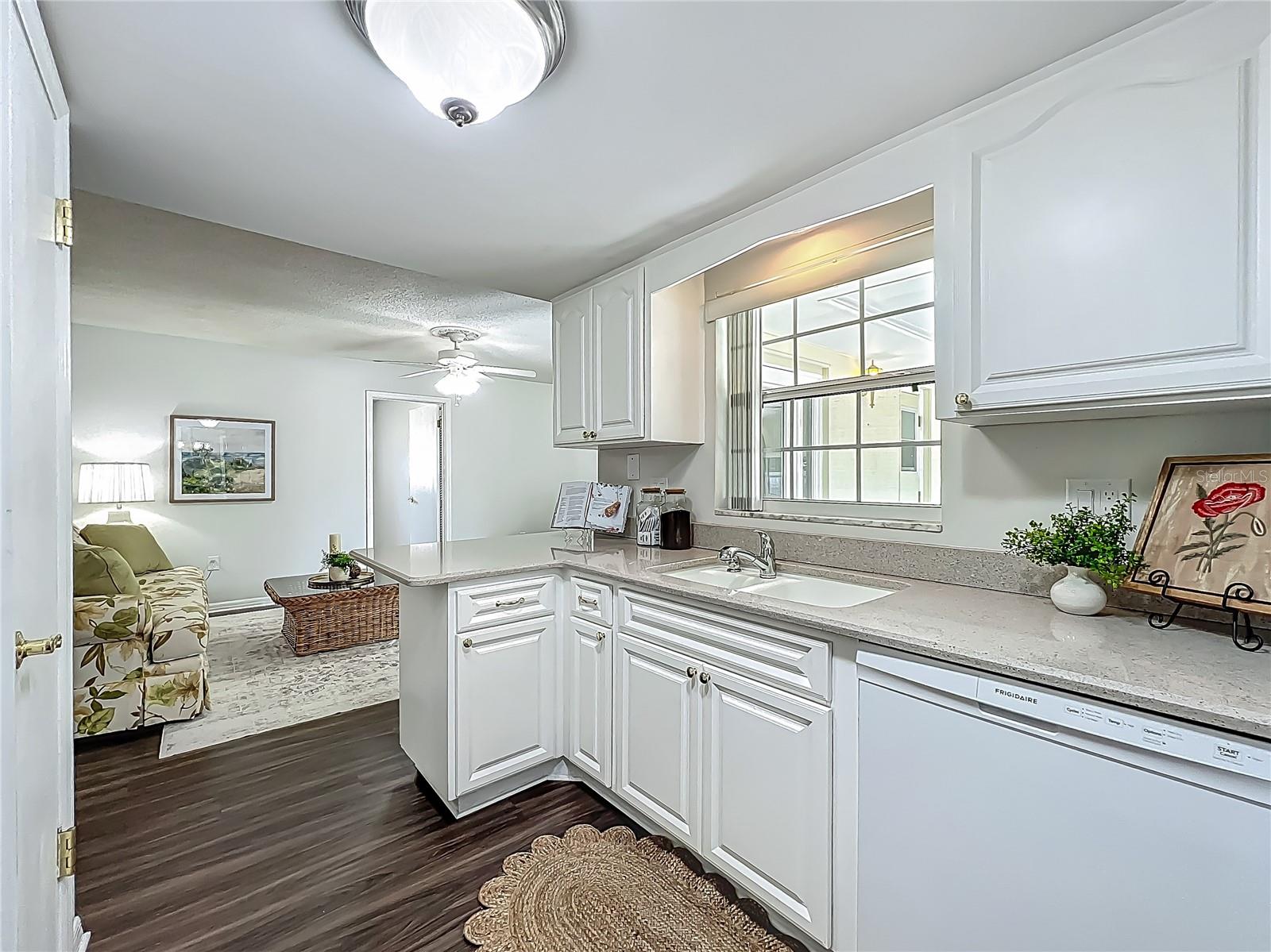 Image 15 of 57 For 670 Oleander Street
