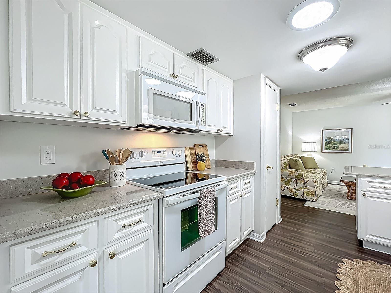Image 17 of 57 For 670 Oleander Street
