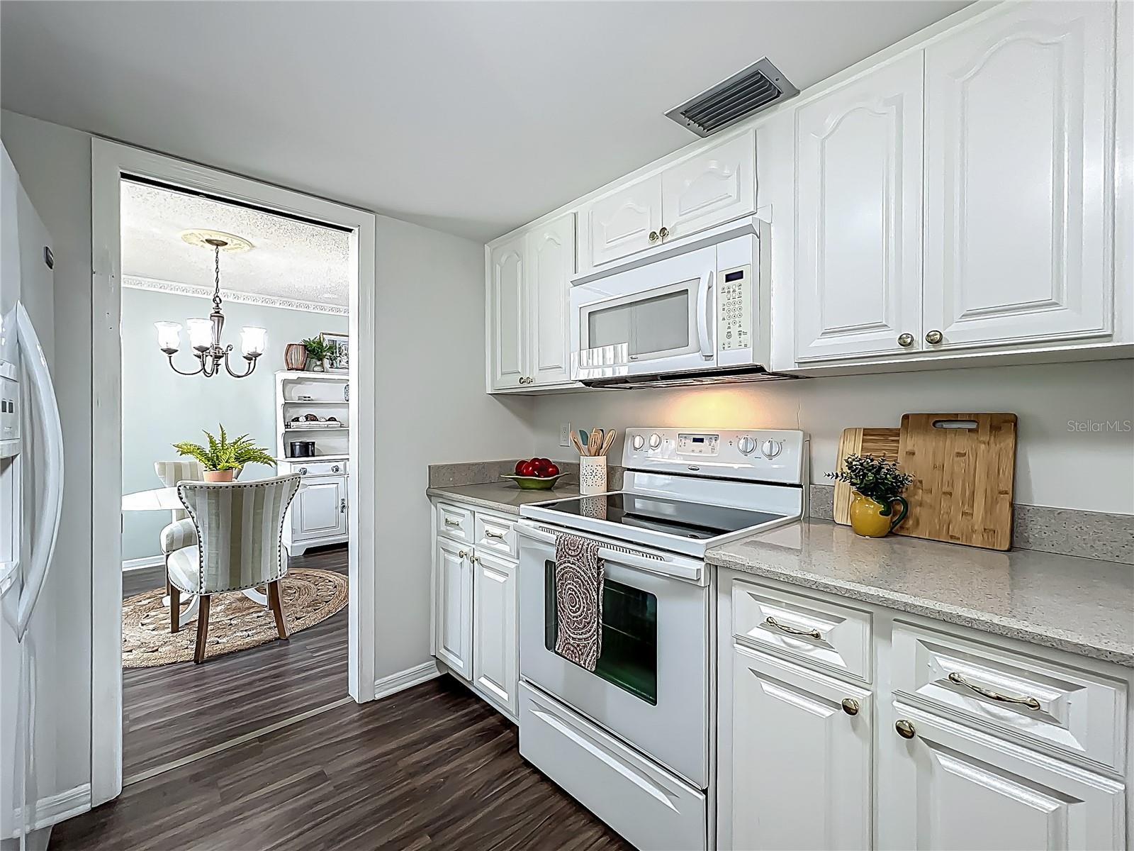 Image 18 of 57 For 670 Oleander Street