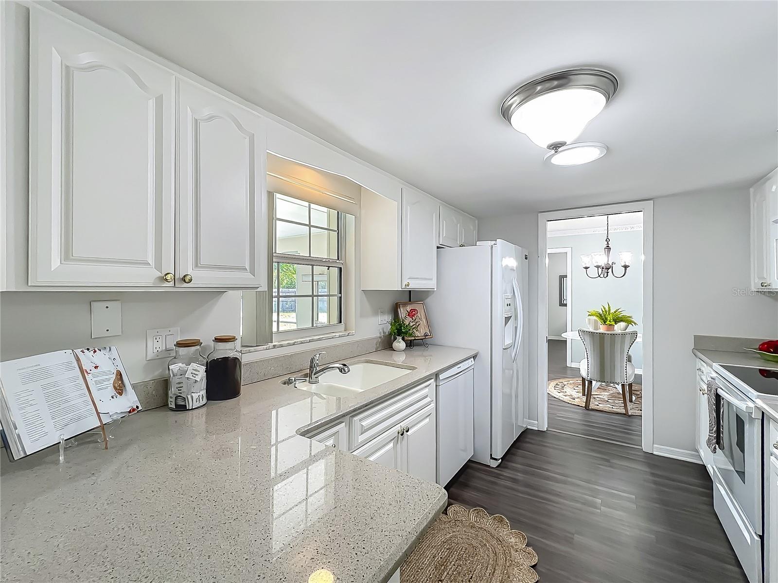 Image 19 of 57 For 670 Oleander Street