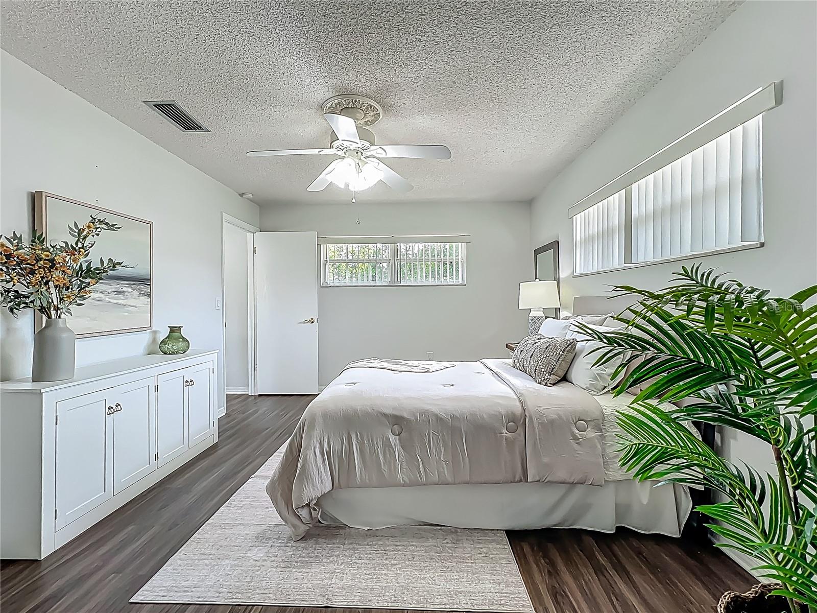 Image 27 of 57 For 670 Oleander Street