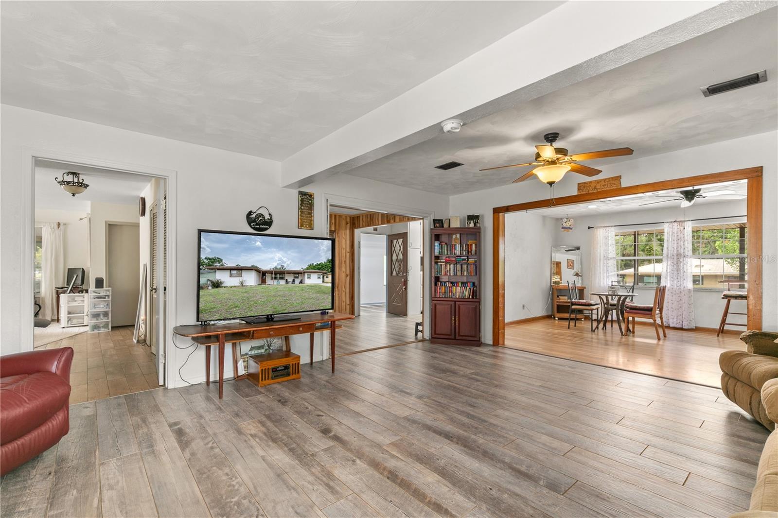 Image 11 of 41 For 800 Jefferis Court