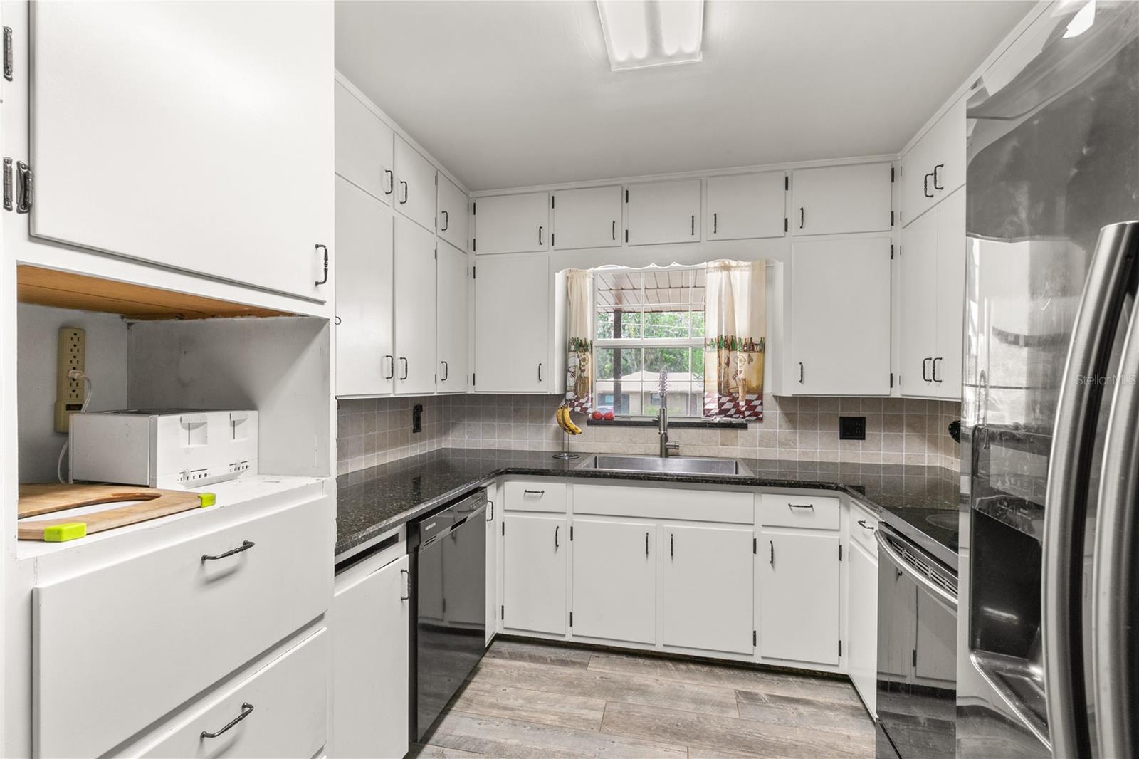 Image 14 of 41 For 800 Jefferis Court
