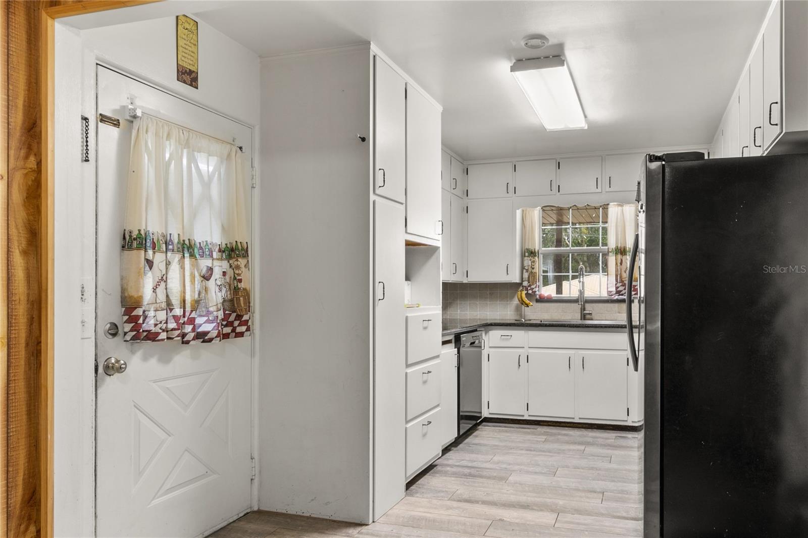 Image 17 of 41 For 800 Jefferis Court