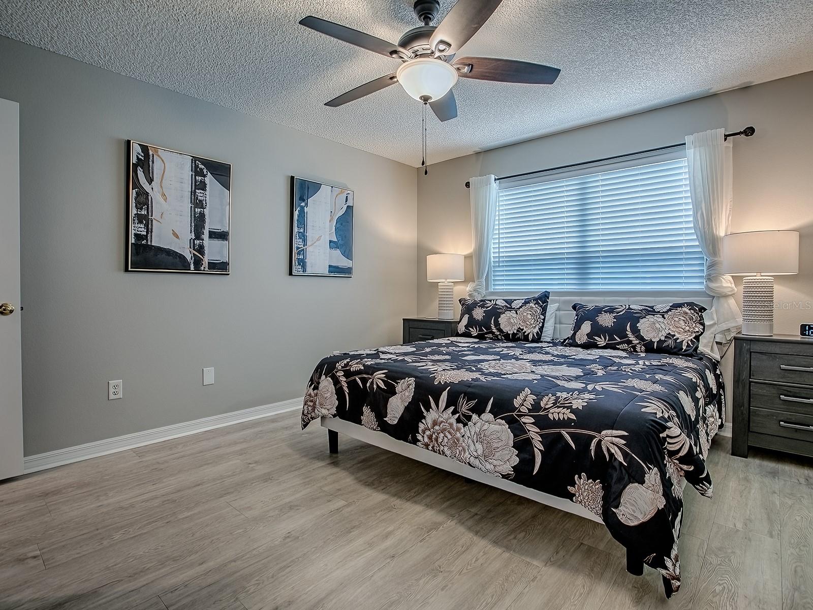 Listing photo id 10 for 3432 Fairfield Street