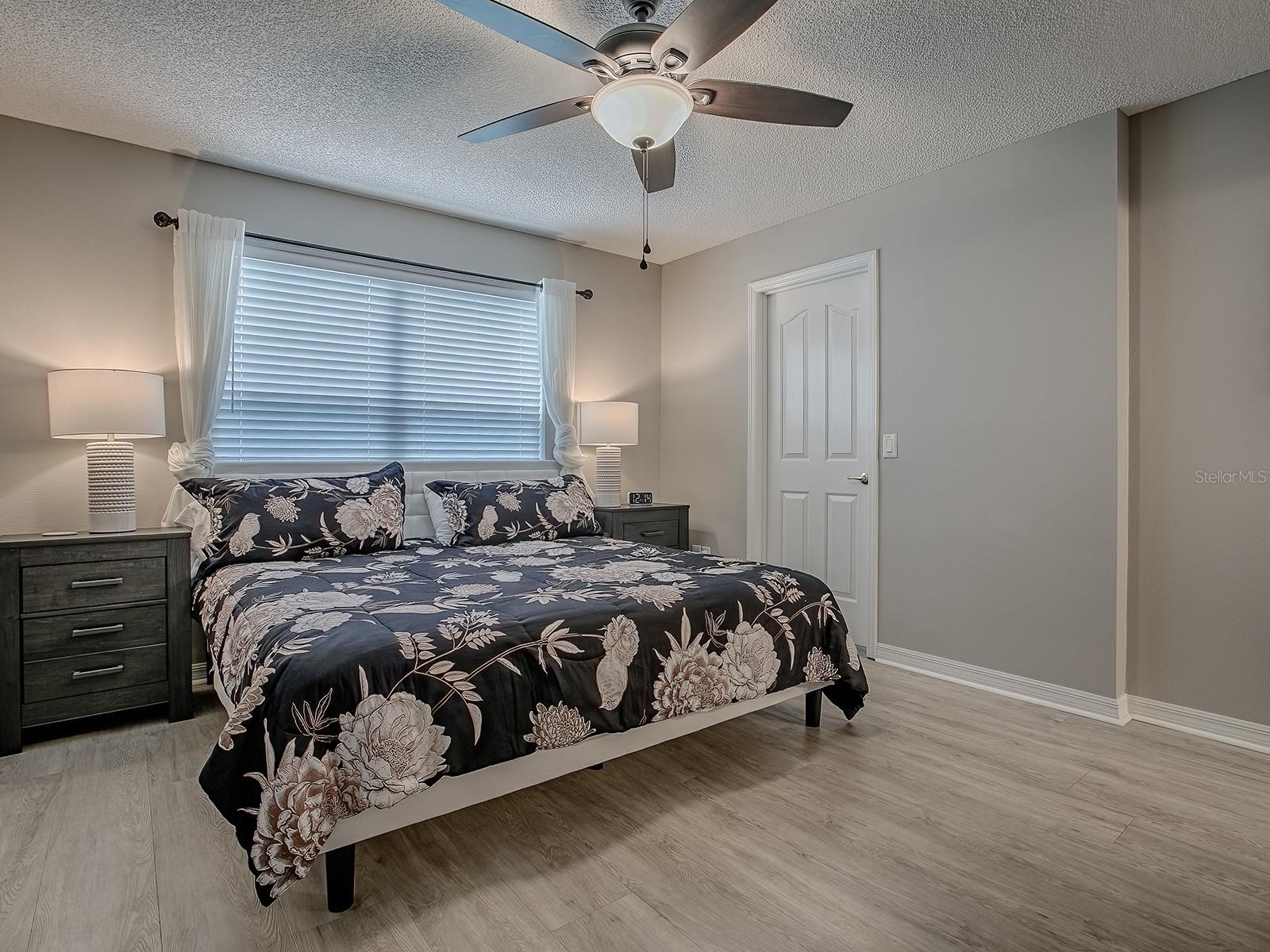 Listing photo id 11 for 3432 Fairfield Street