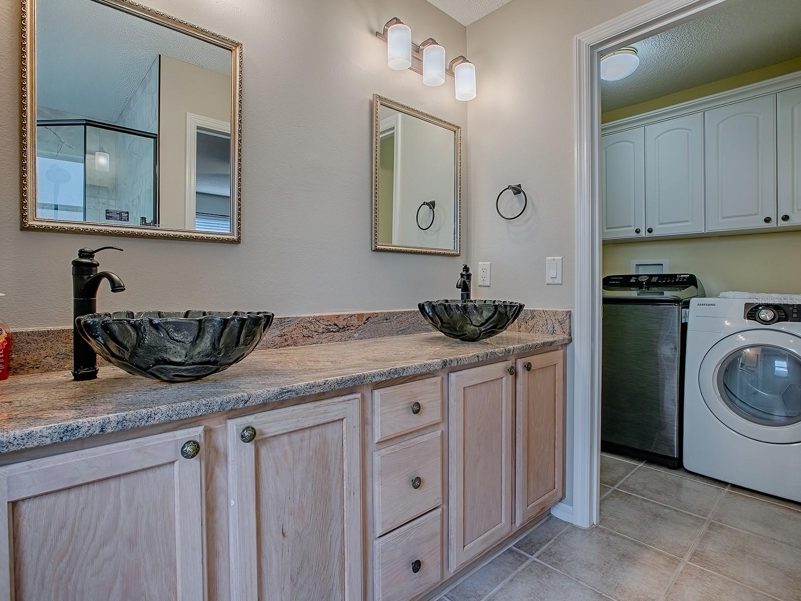 Listing photo id 14 for 3432 Fairfield Street