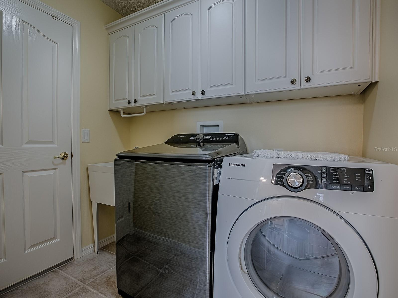 Listing photo id 16 for 3432 Fairfield Street