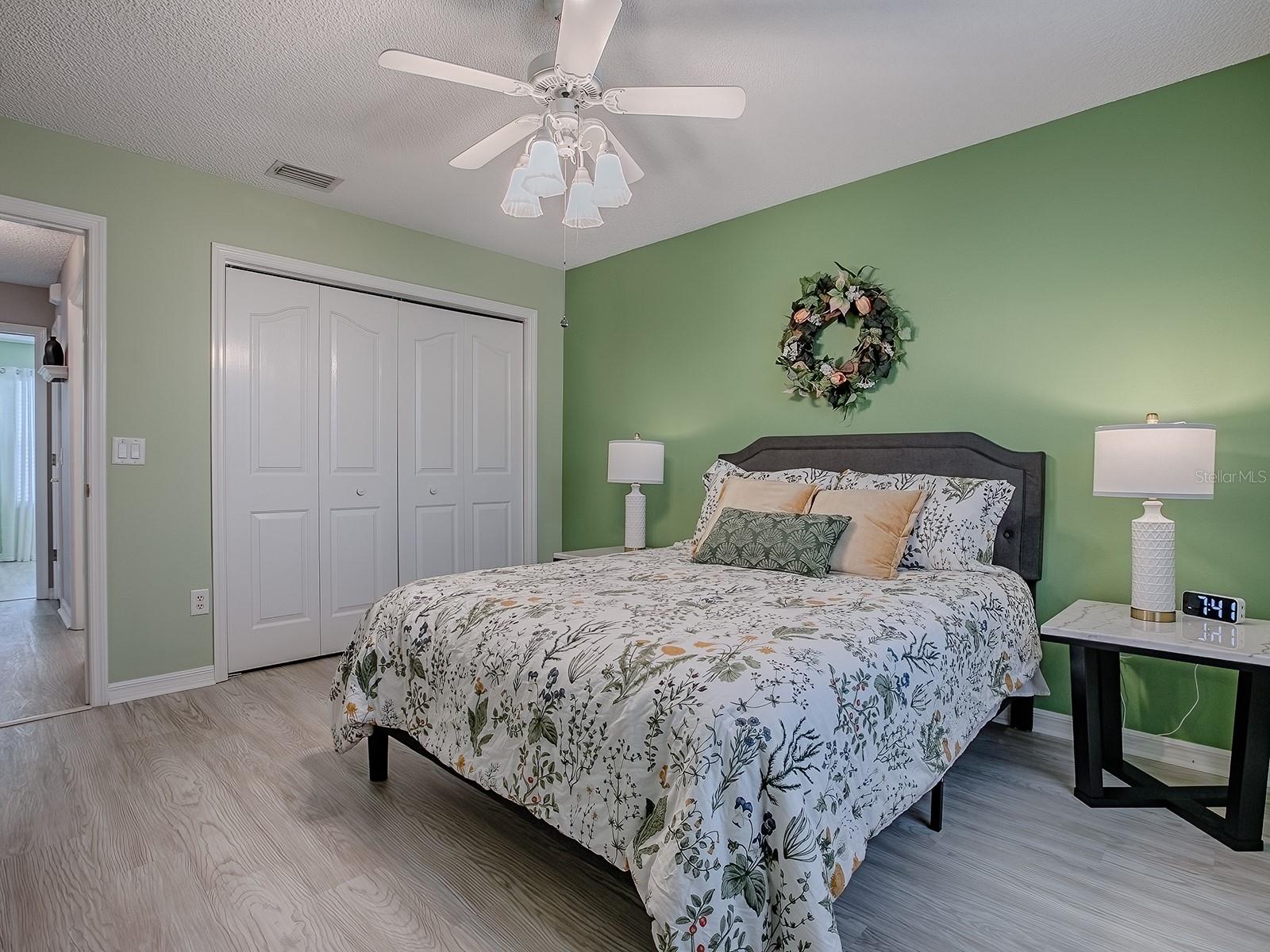 Listing photo id 17 for 3432 Fairfield Street
