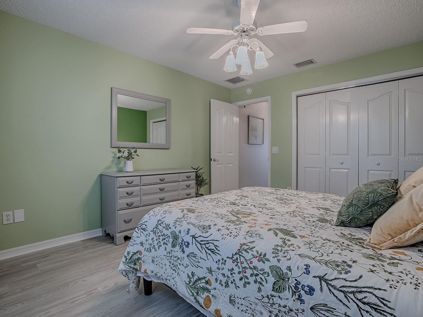 Listing photo id 18 for 3432 Fairfield Street