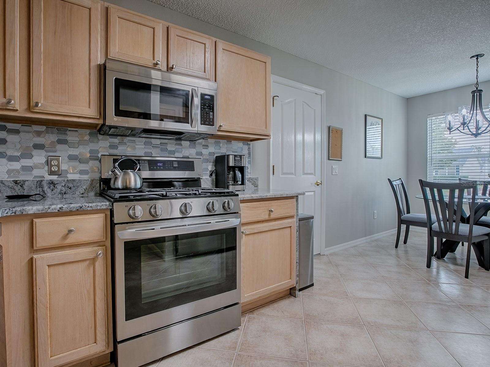 Listing photo id 2 for 3432 Fairfield Street
