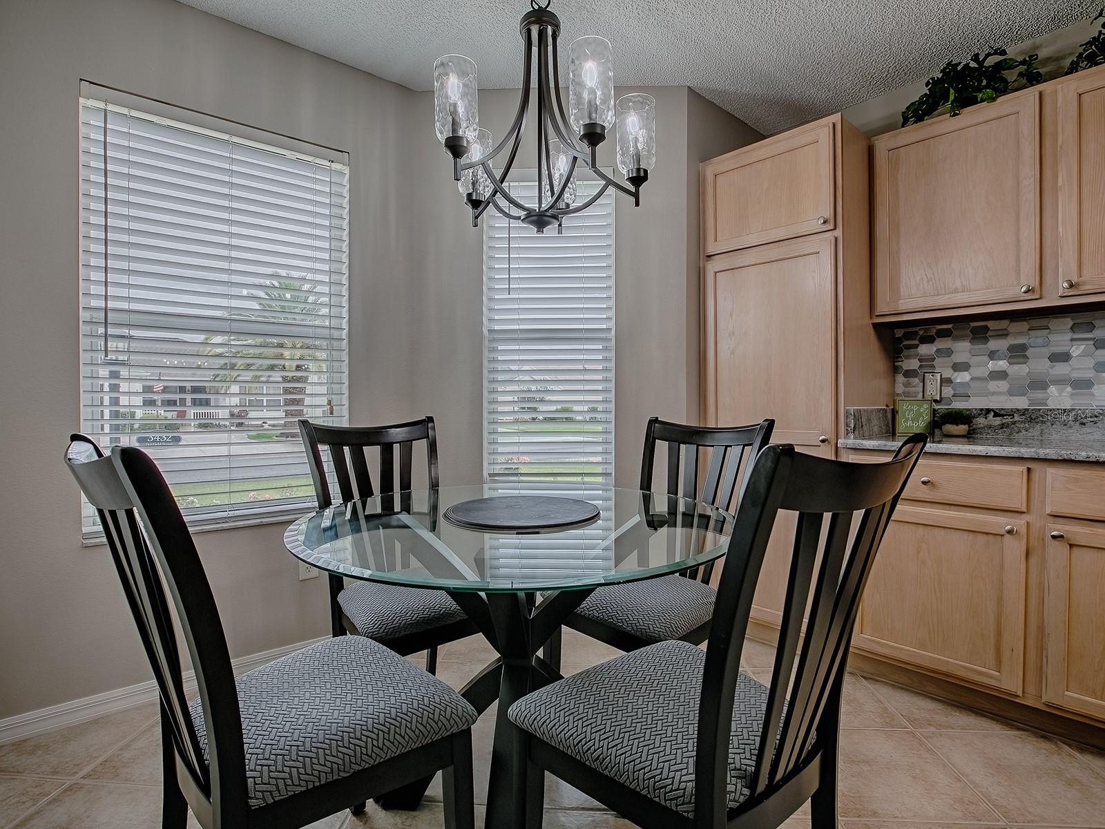 Listing photo id 4 for 3432 Fairfield Street
