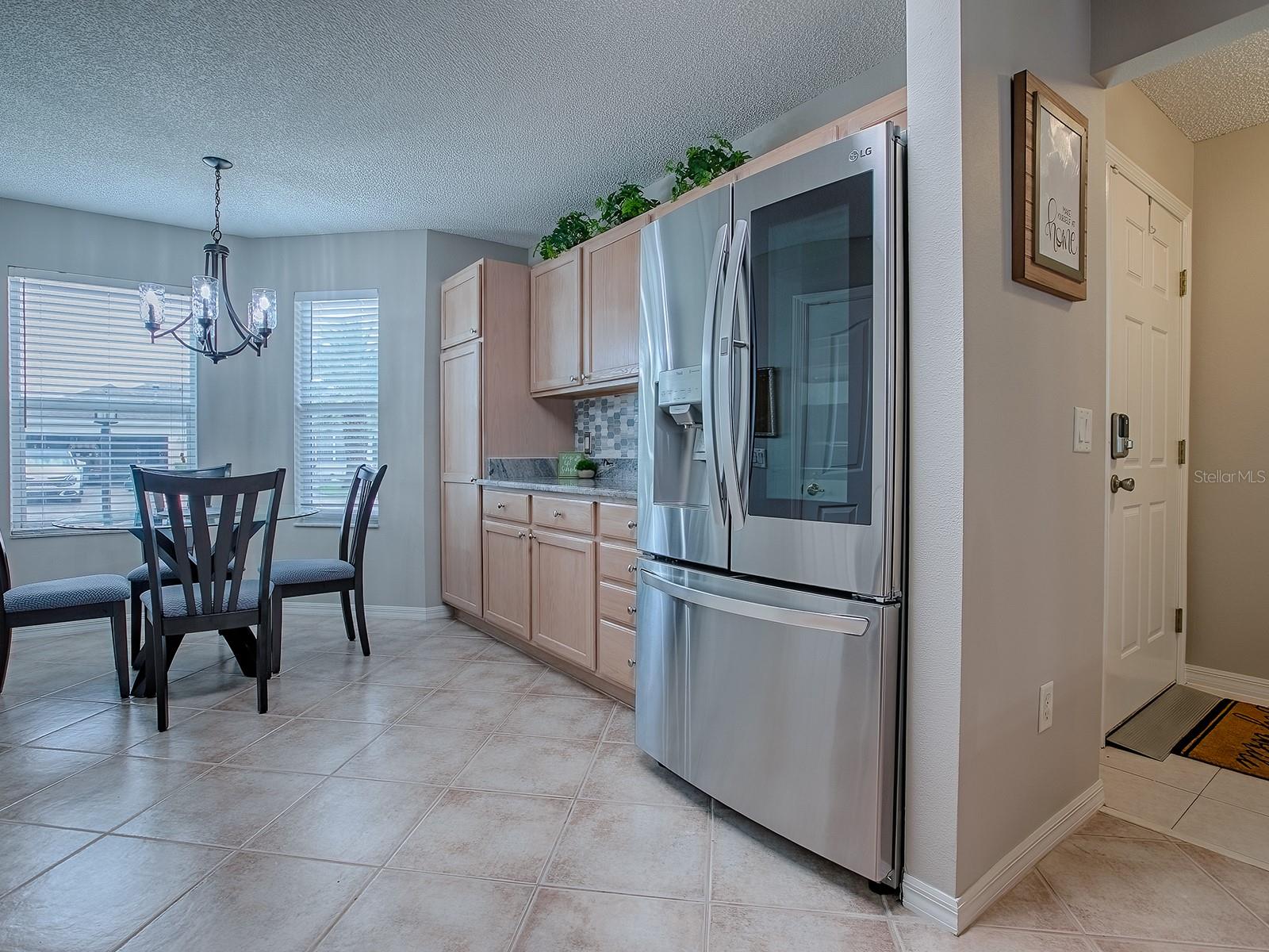 Listing photo id 5 for 3432 Fairfield Street