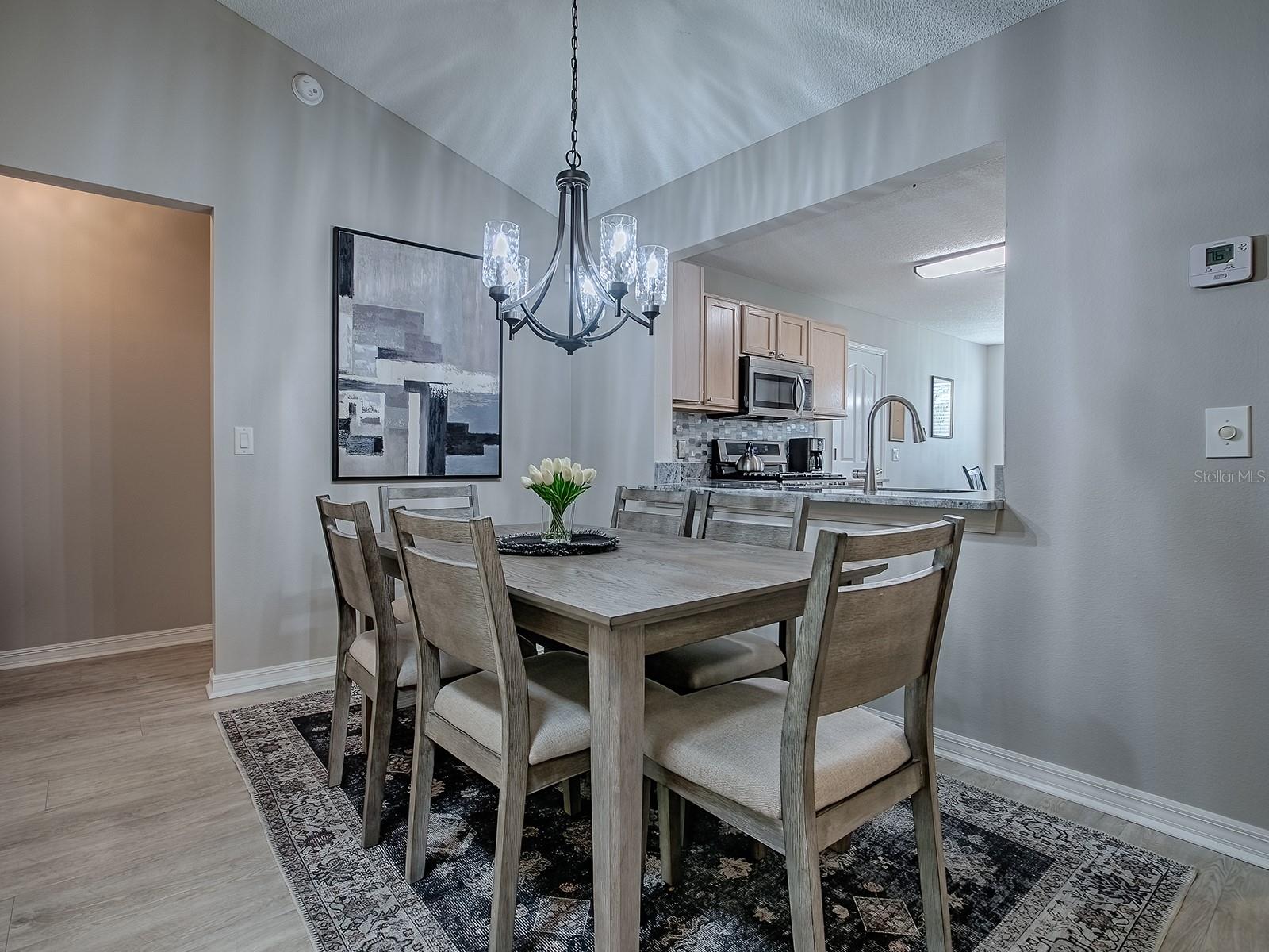 Listing photo id 6 for 3432 Fairfield Street