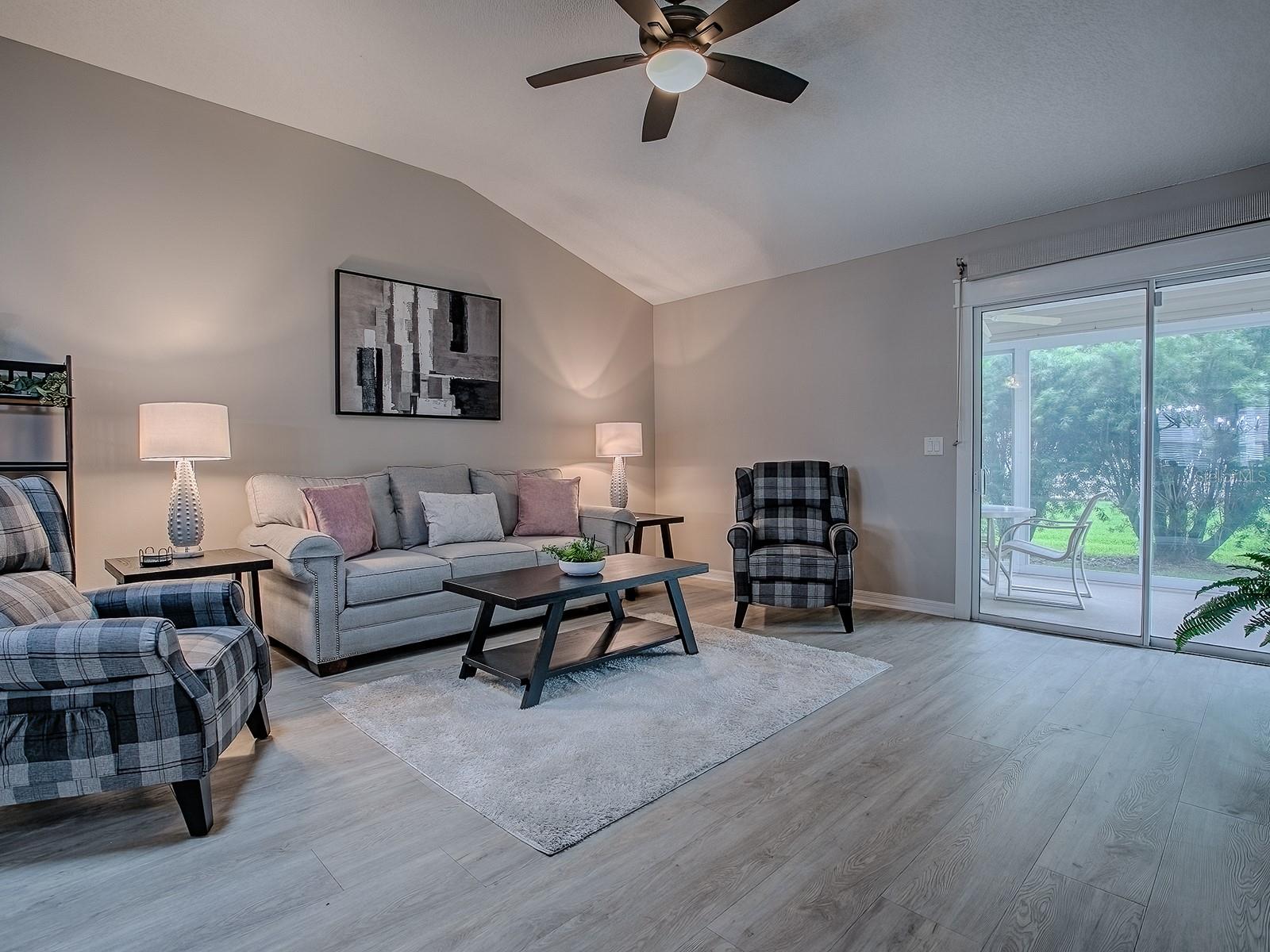 Listing photo id 7 for 3432 Fairfield Street