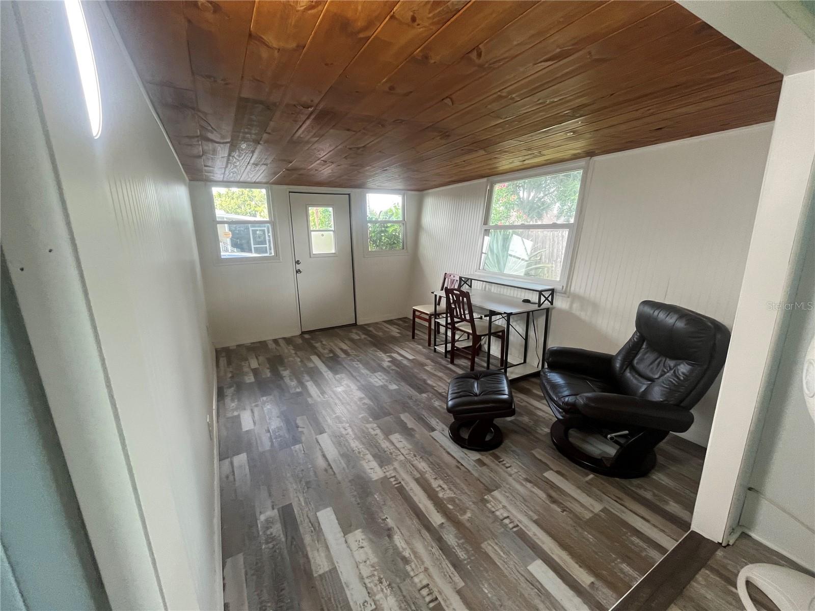 Image 10 of 49 For 118 Tropical Lane