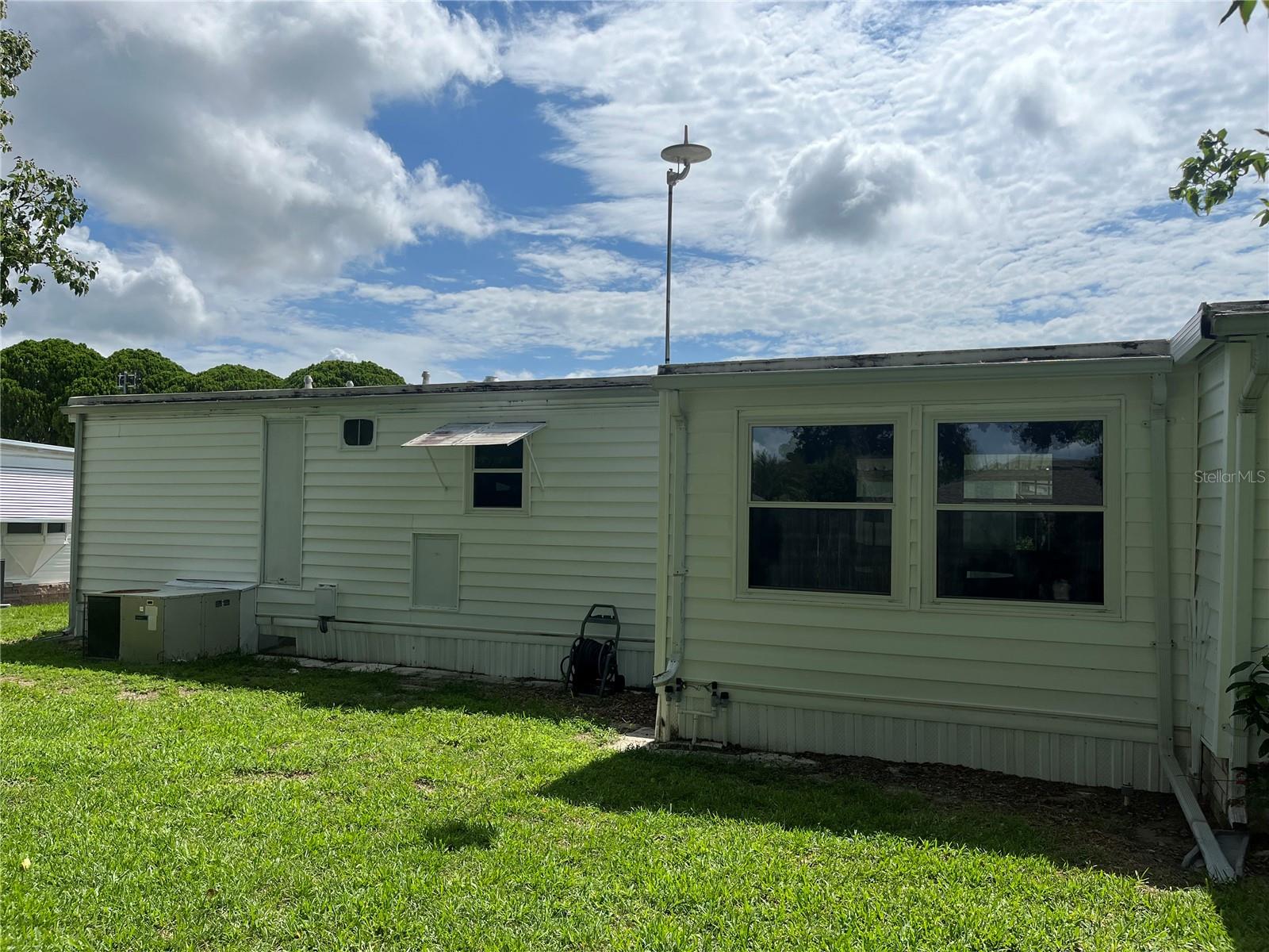 Image 2 of 49 For 118 Tropical Lane