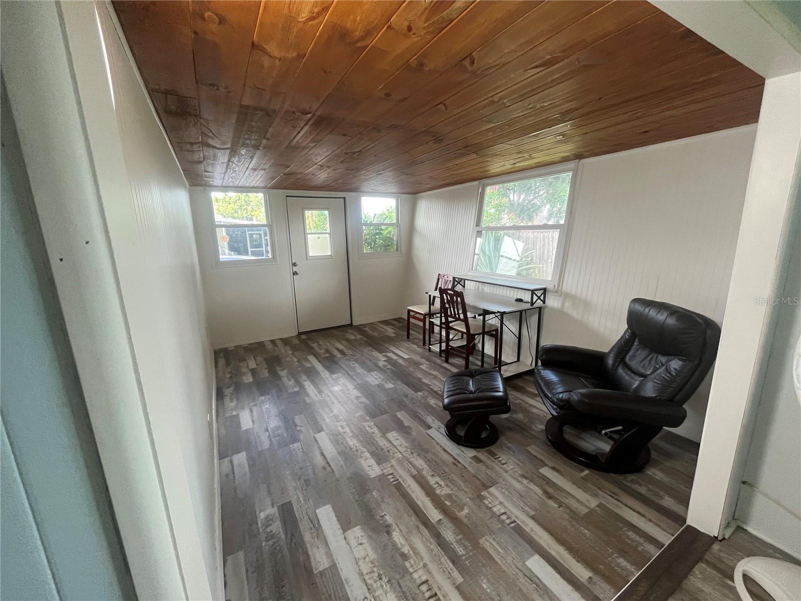 Image 9 of 49 For 118 Tropical Lane