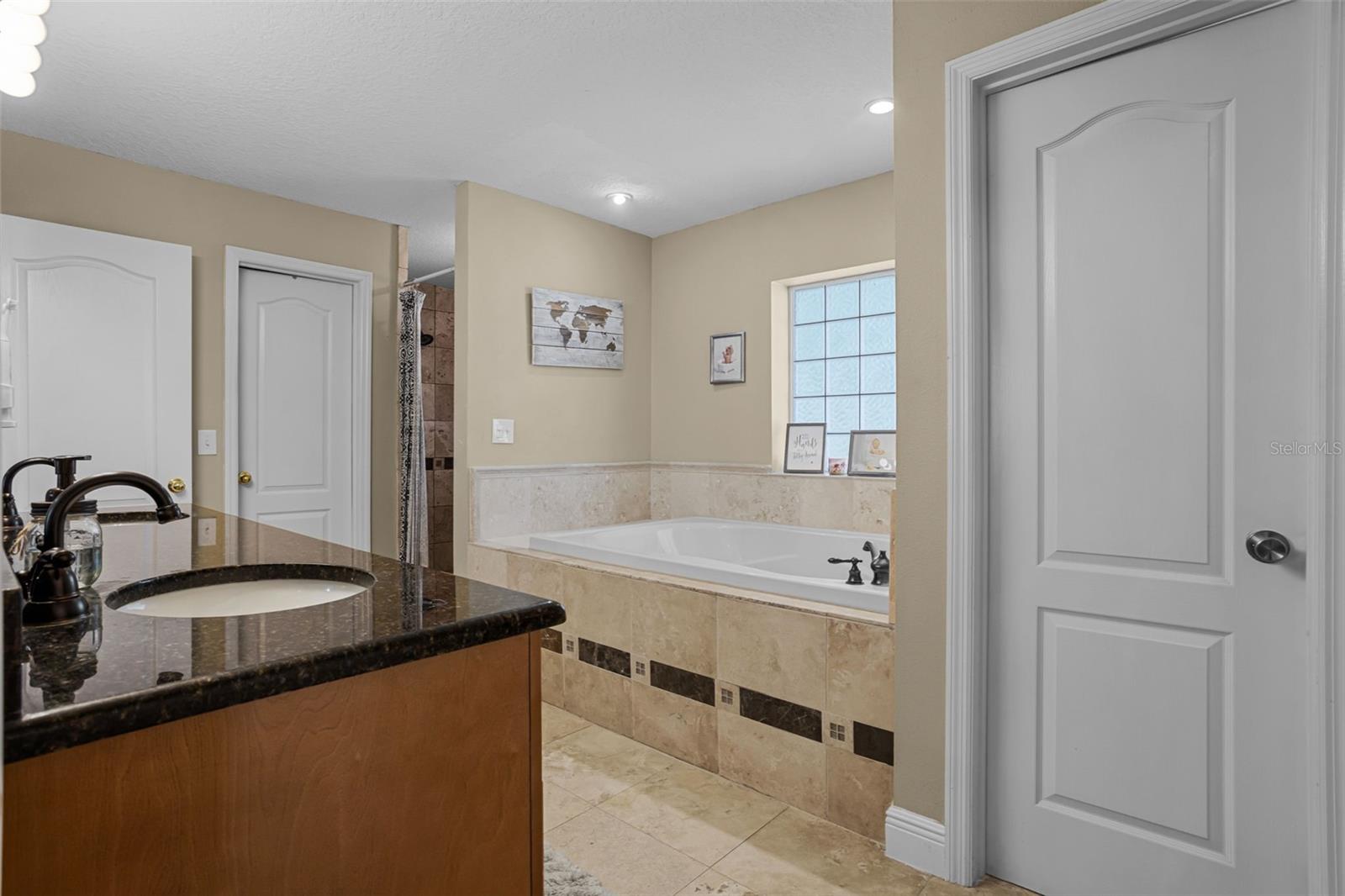 Image 21 of 29 For 11126 Oakshore Lane
