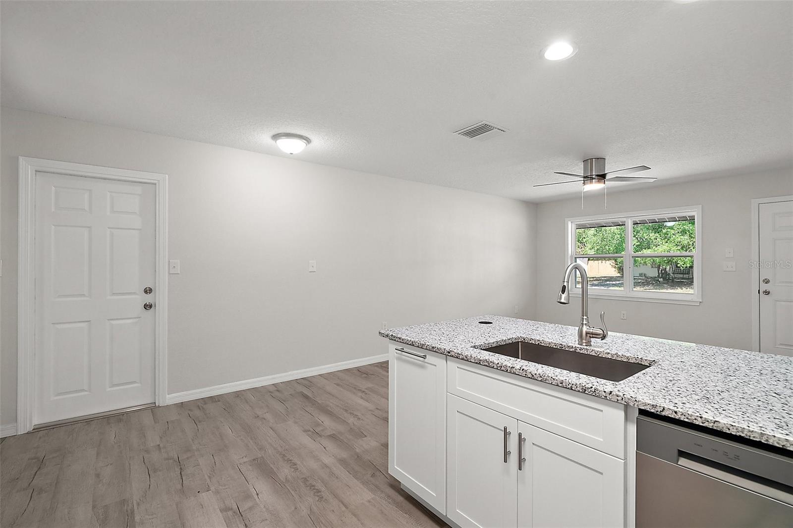 Image 10 of 24 For 525 Oak Drive