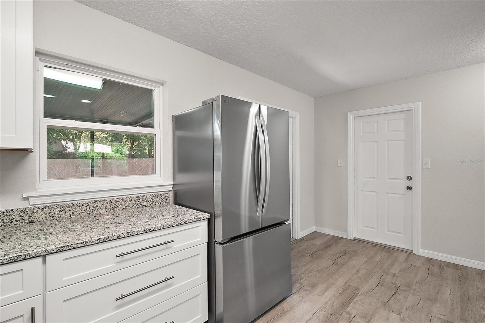 Image 11 of 24 For 525 Oak Drive