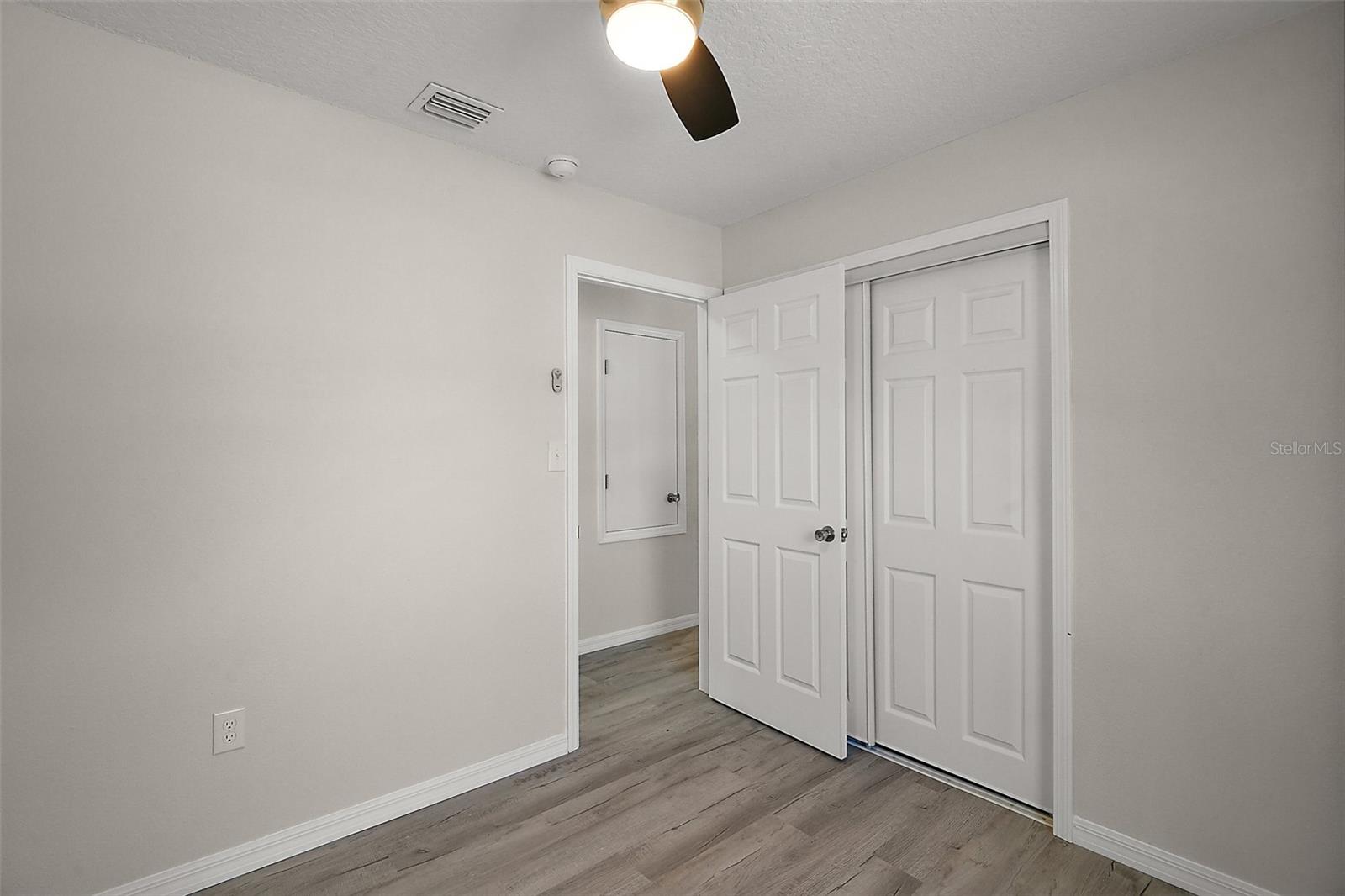 Image 13 of 24 For 525 Oak Drive