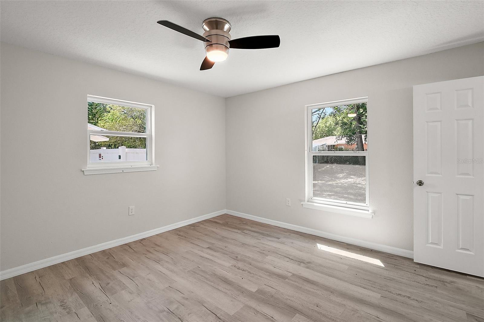 Image 16 of 24 For 525 Oak Drive