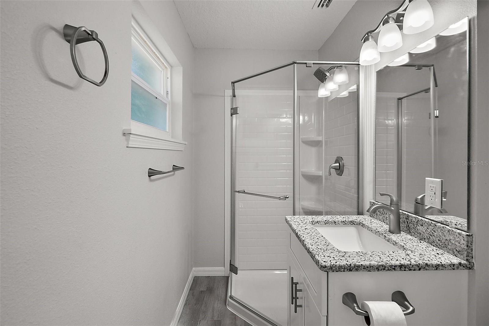 Image 18 of 24 For 525 Oak Drive