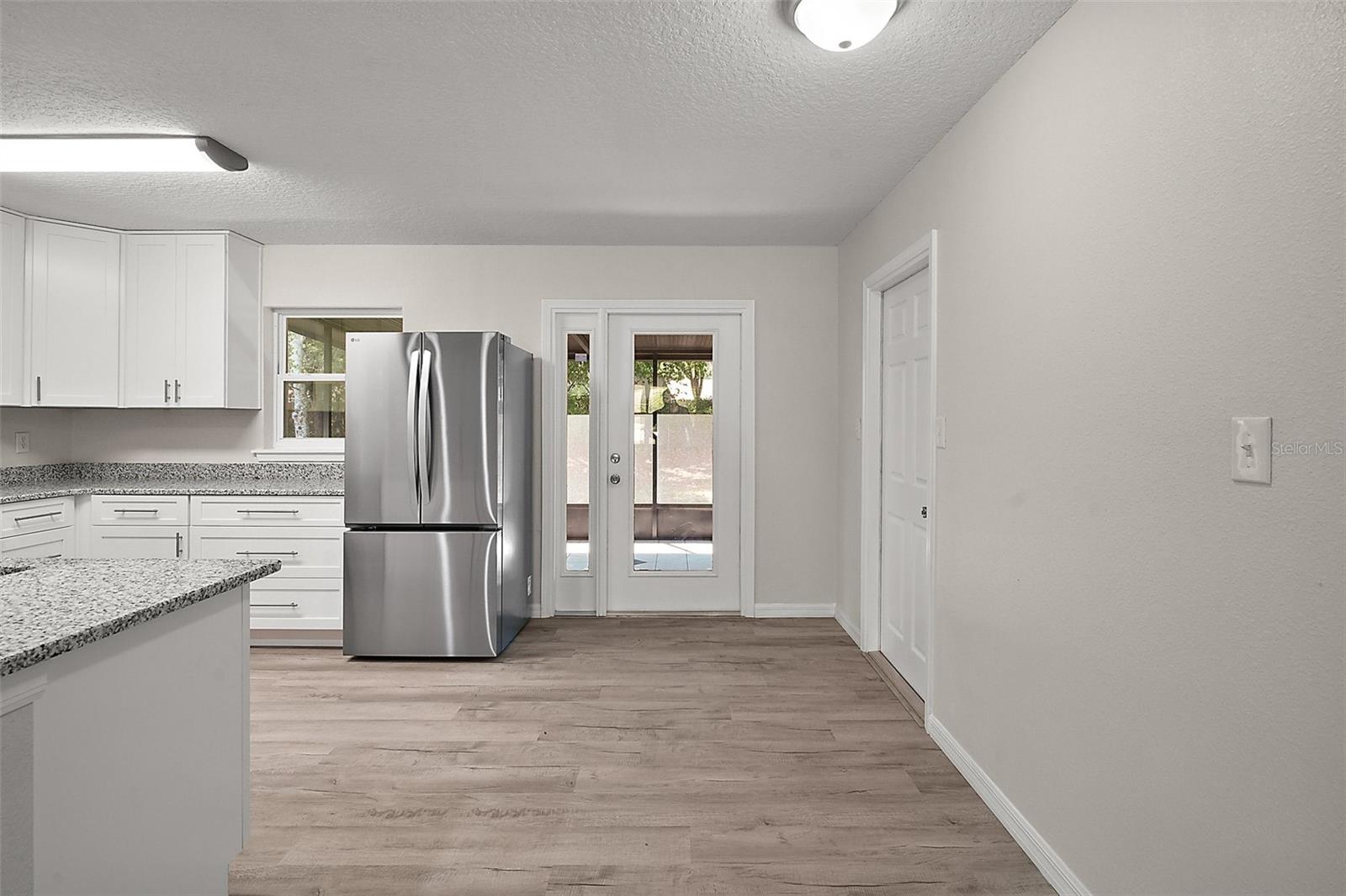 Image 7 of 24 For 525 Oak Drive