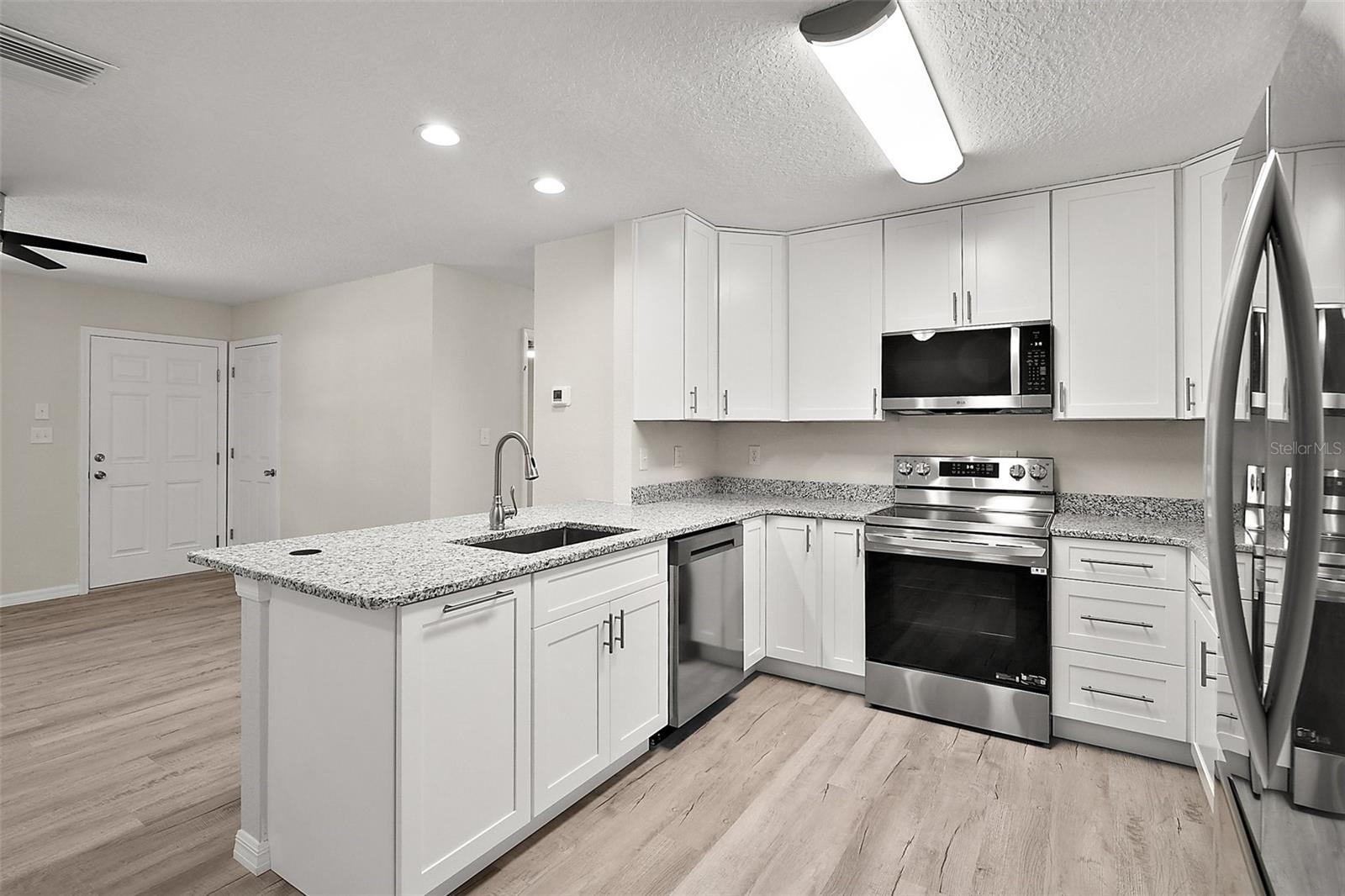 Image 9 of 24 For 525 Oak Drive