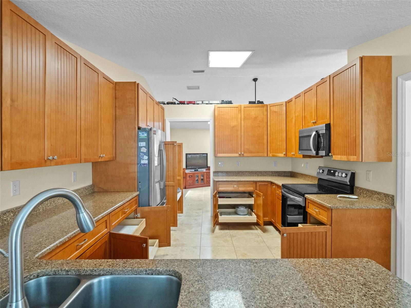 Image 12 of 64 For 5712 Connors Street