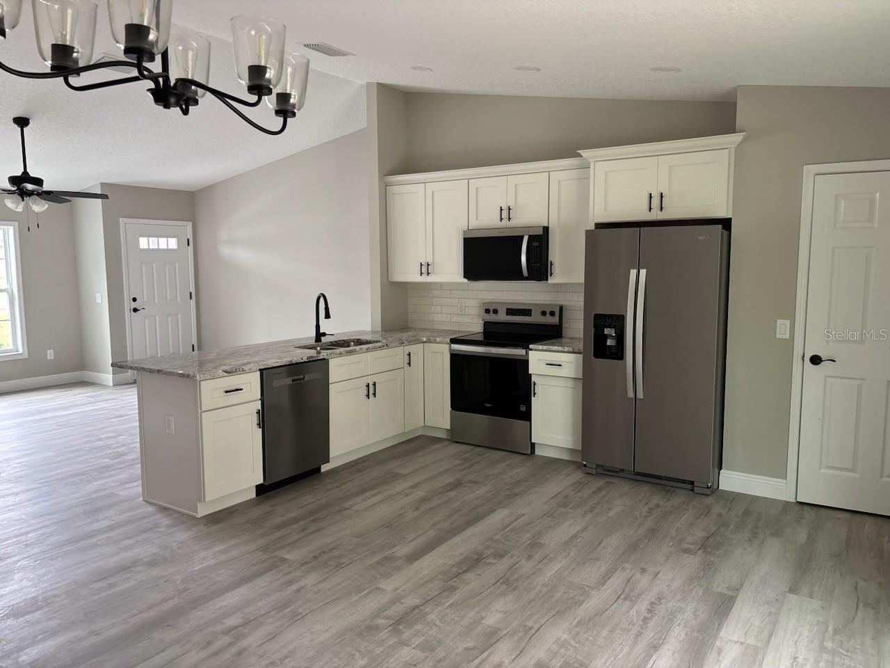 Image 14 of 32 For 9396 Pineview Way