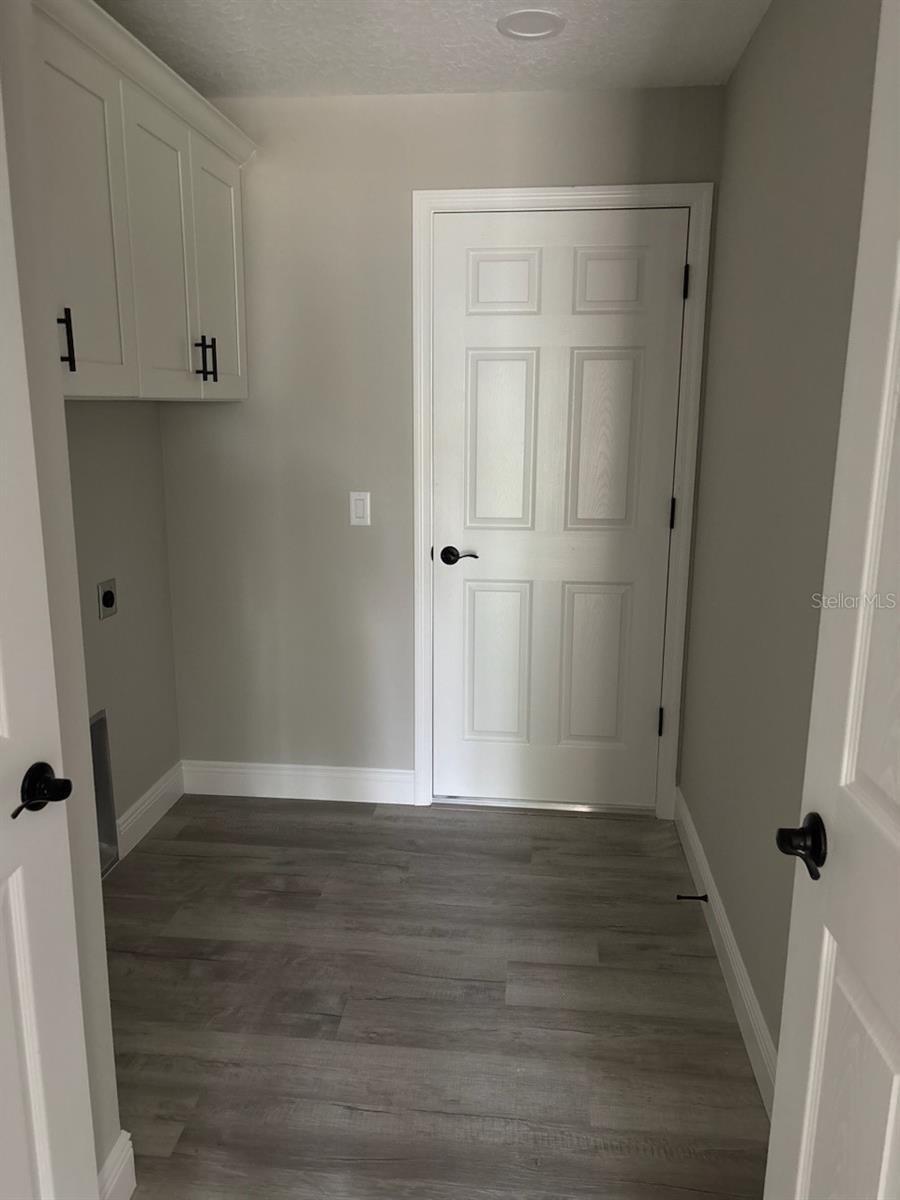 Image 15 of 32 For 9396 Pineview Way