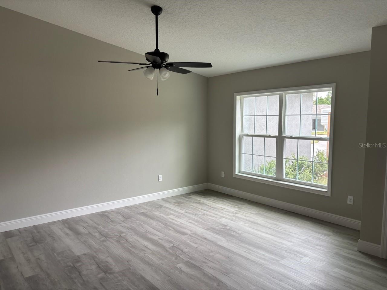 Image 9 of 32 For 9396 Pineview Way