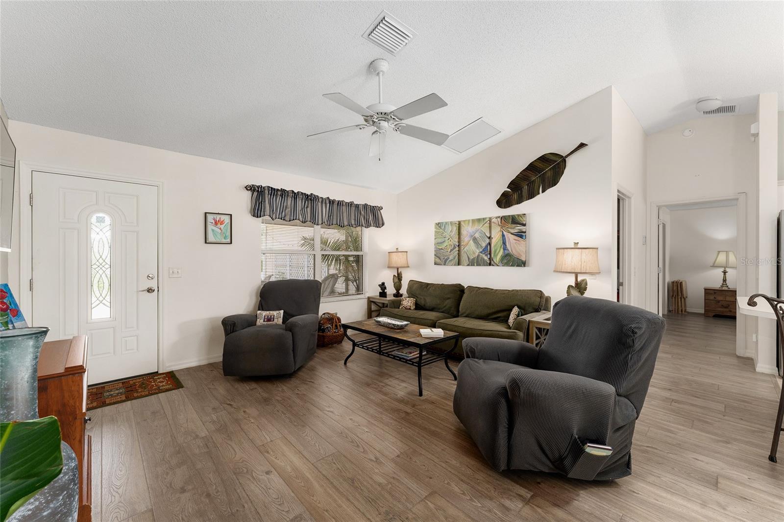Image 10 of 53 For 965 Eastmont Court
