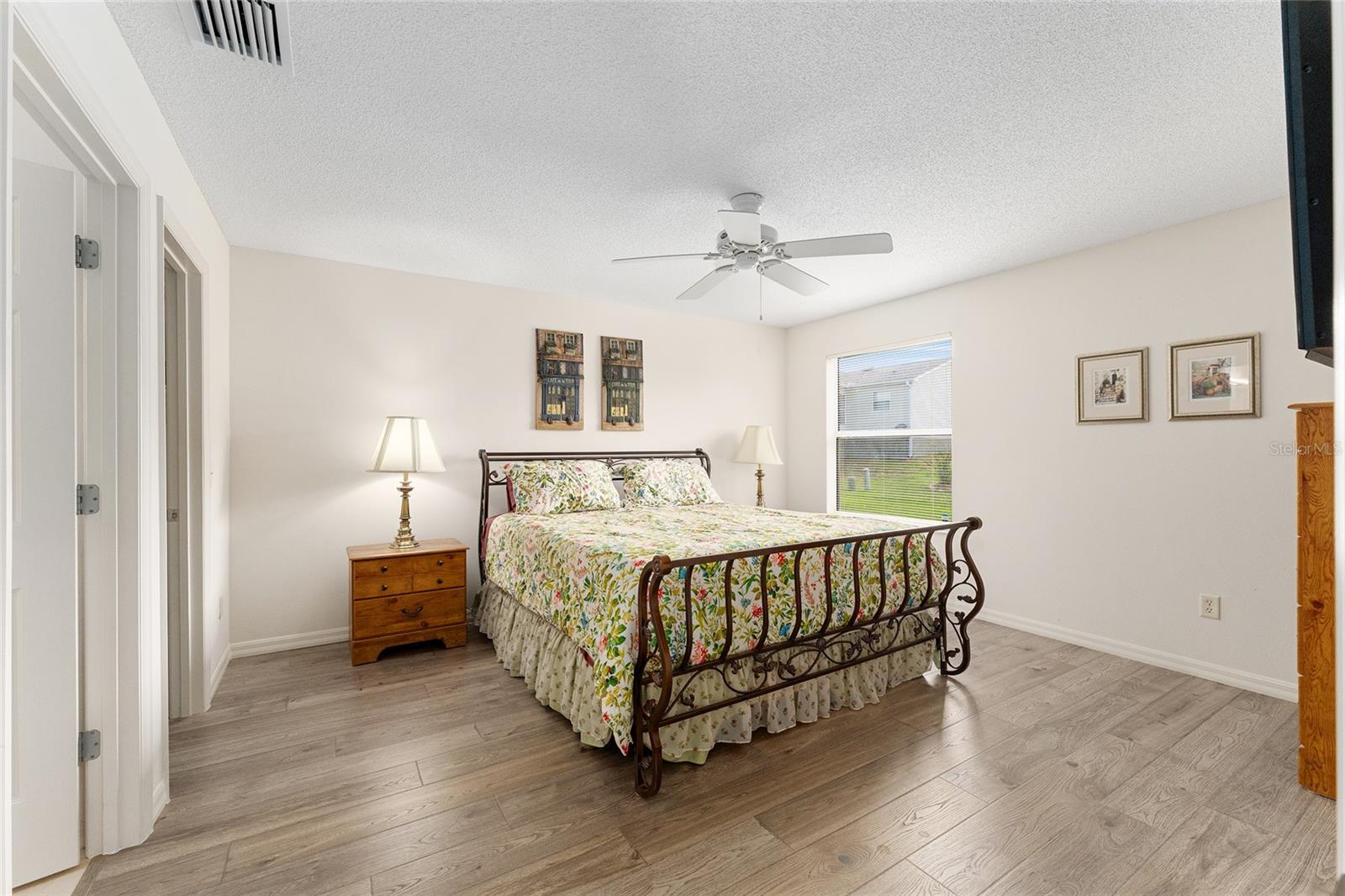 Image 22 of 53 For 965 Eastmont Court