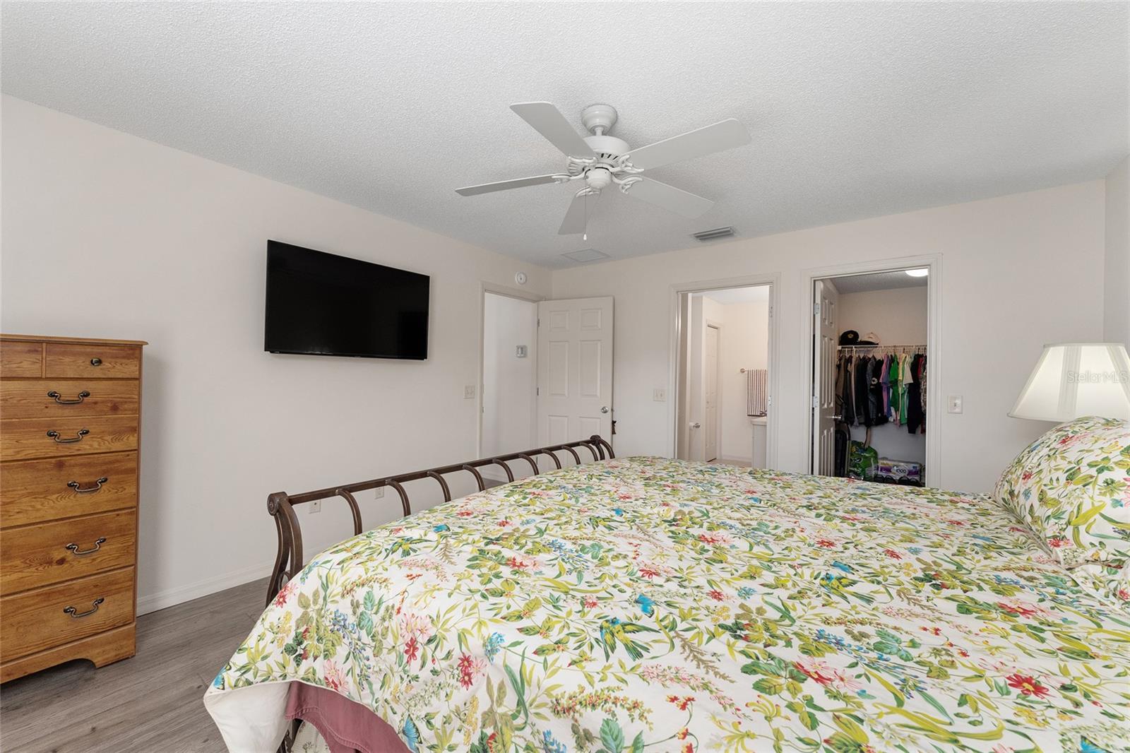 Image 23 of 53 For 965 Eastmont Court