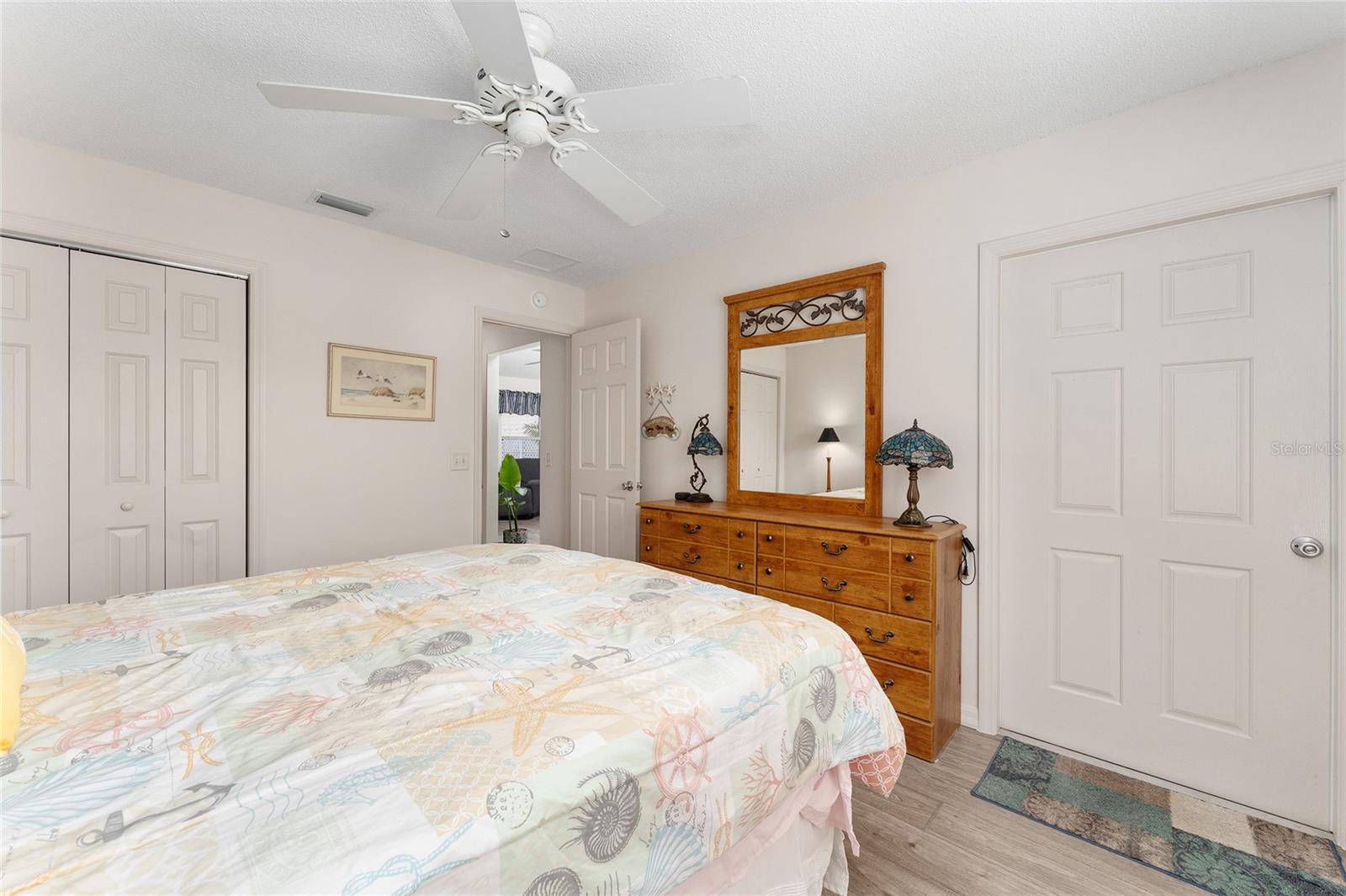 Image 33 of 53 For 965 Eastmont Court